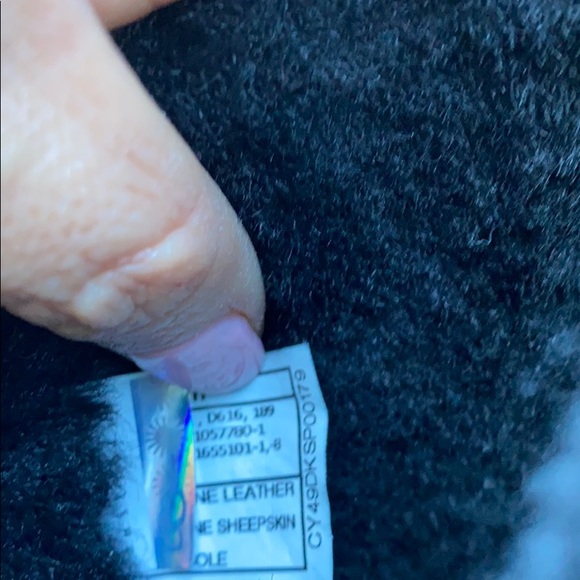 UGG BAILEY BUTTON TRIPLET SHEARLING BOOTS BLACK - Picture 6 of 14